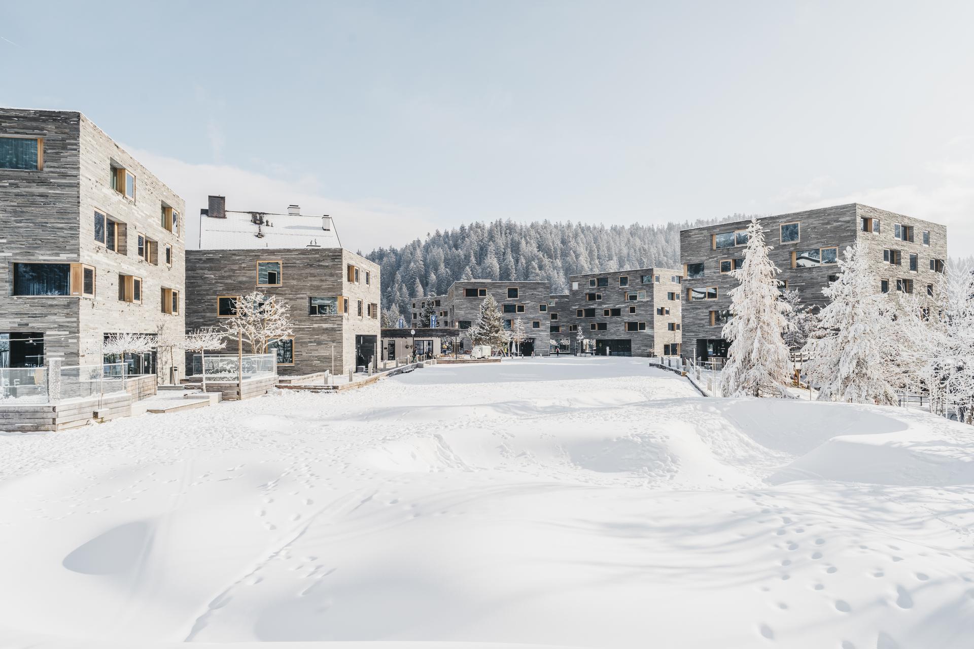 rpckresort außenanlage laax hotel investieren in weiße arena gruppe