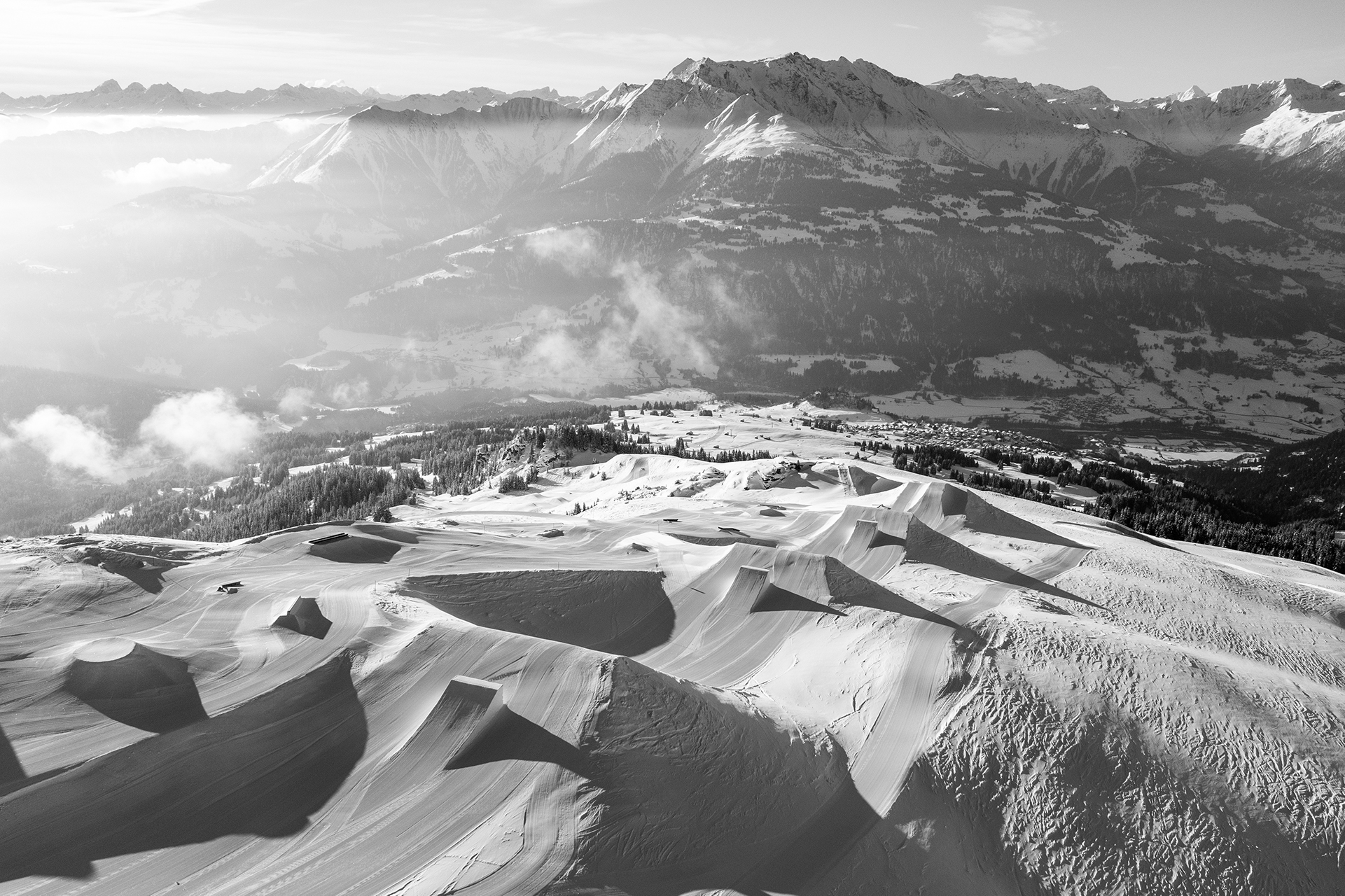 bergpanorama schweiz laax alpen snowboard pipes weiße arena gruppe investments in wintersport