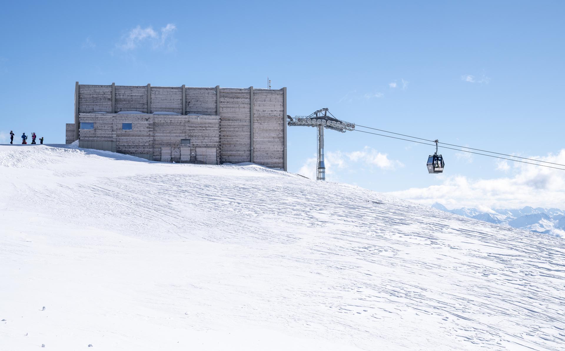 Gondelstation Laax tourismus investment aktie weiße arena gruppe