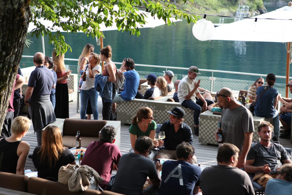 WAG Sommerplausch Caumasee Investorinnnen Sommerfest Weiße Arena Gruppe