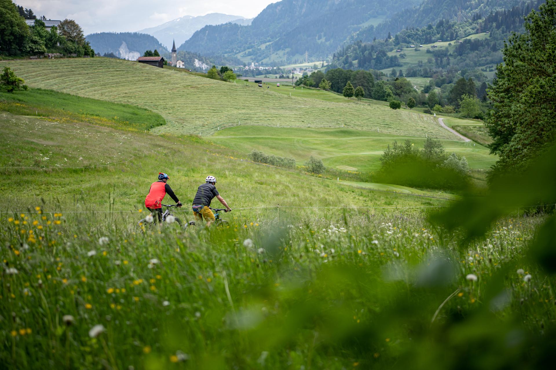 Mitarbeiter Weiße arena gruppe bike to work mit dem fahrrad zur arbeit aktien von nachhaltigen unternehmen